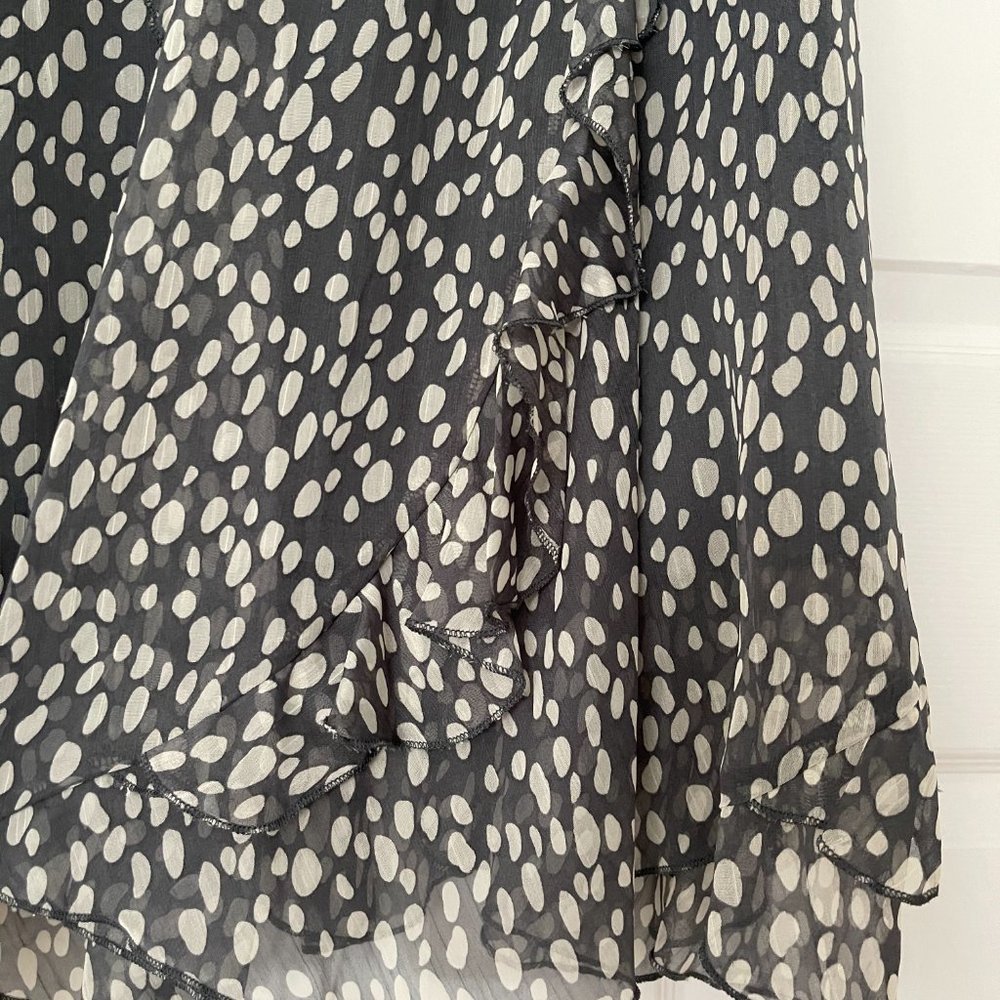 The Pyramid Collection 3X Ruffle Top - Picture 4 of 4